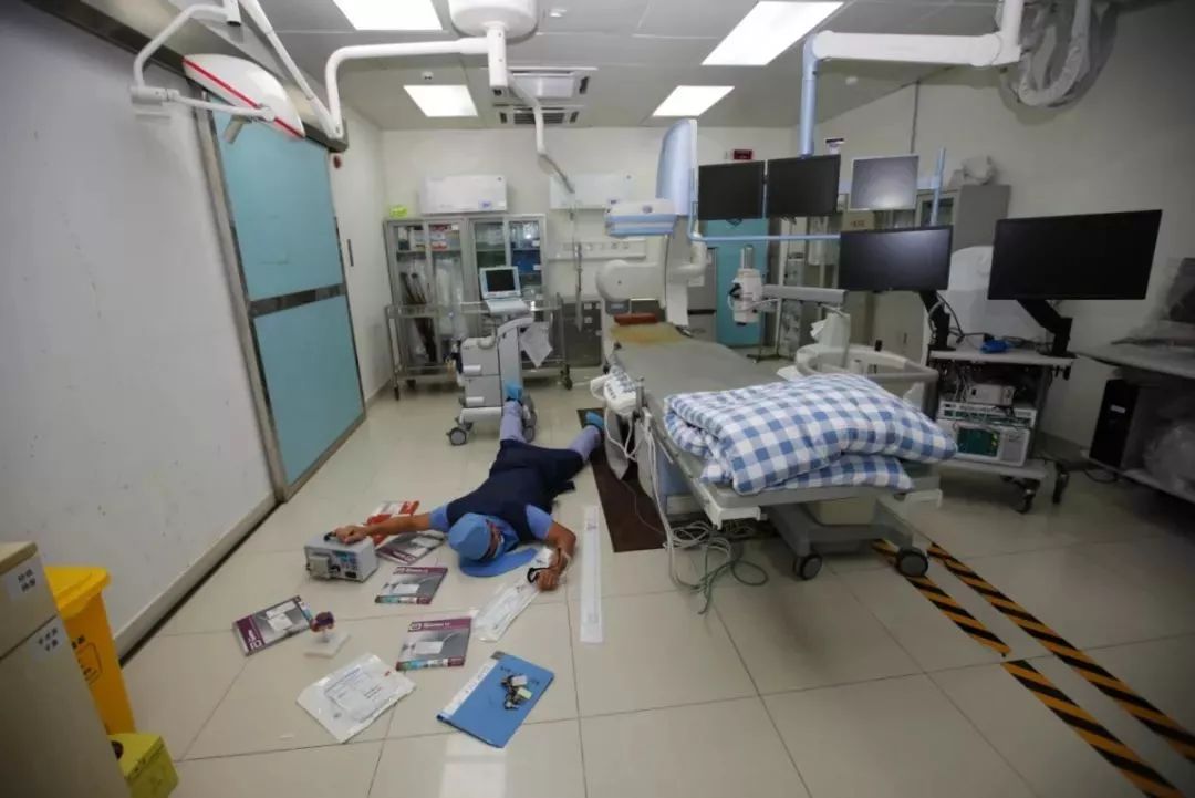 医护人员摔了一跤，一大批资产意外曝光！