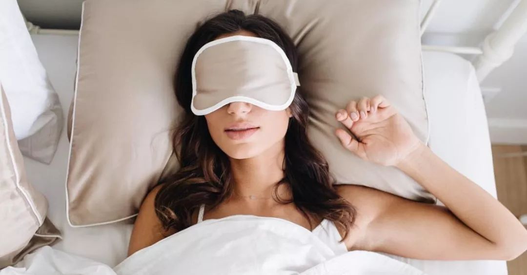 强迫晚婚，控制户口本，当红小花遭极品婆婆在线拆婚！