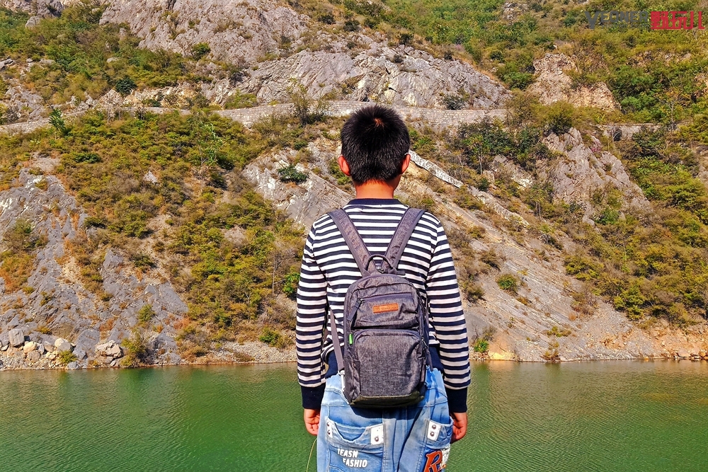 探路者登山单肩背包,探路者双肩包怎么背