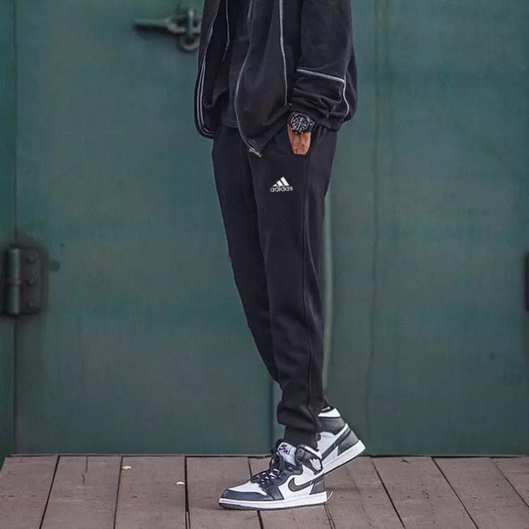 aj4涂鸦联名灰麂皮,aj4涂鸦与aj11