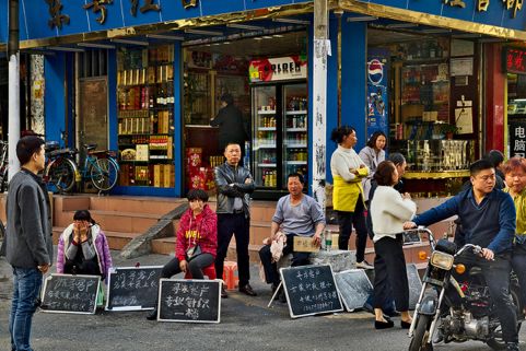拼多多生产许可证,谁在生产华为的芯片