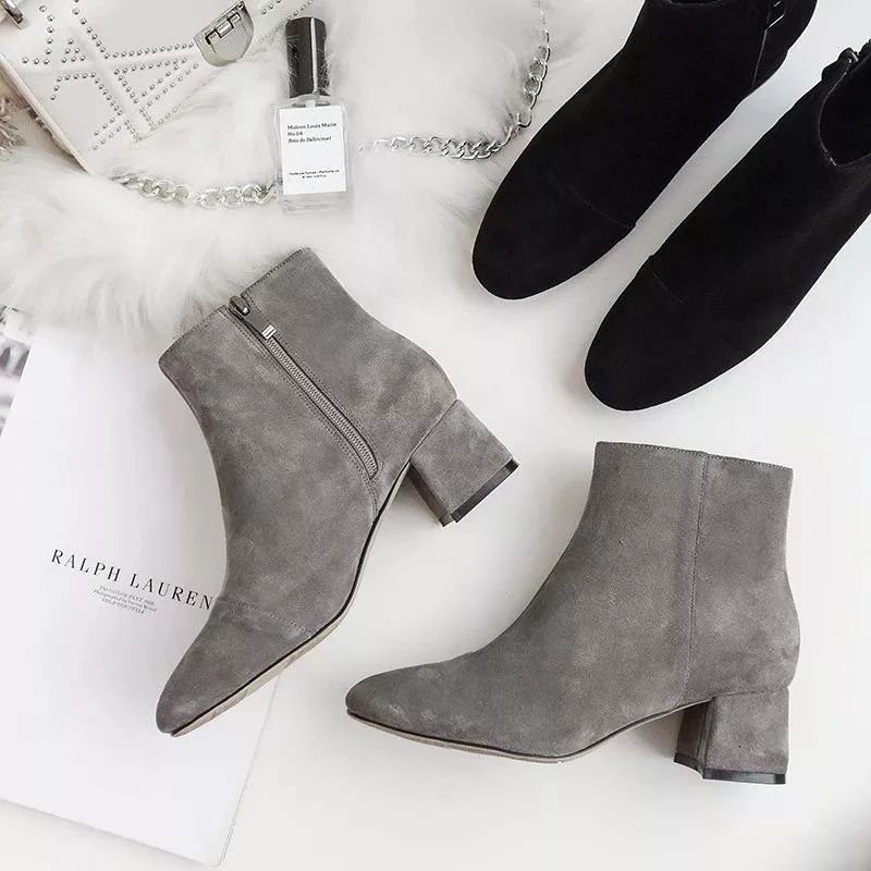 气场全开帅气,搭配黑色皮衣高跟短筒靴霸气个性