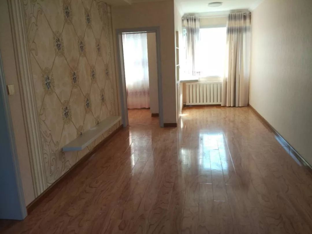 石河子三室二厅50万精装修急卖,石河子二手房大户型推荐