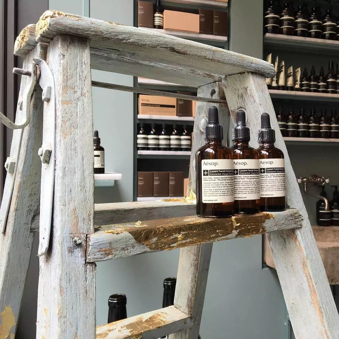 绾康鏃ョ粰鐢峰弸涔扮殑绀肩墿,绾康鏃ョ粰鑰佸叕涔扮殑涓滆タ