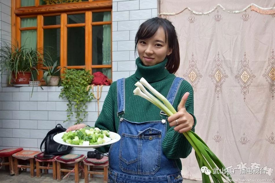 武山县的蒜苗今年价格,武山郭家庄大丰收挖蒜苗