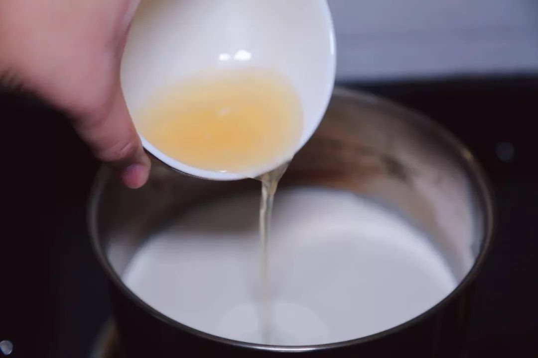 简单易做的草莓布丁,为孩子做甜品