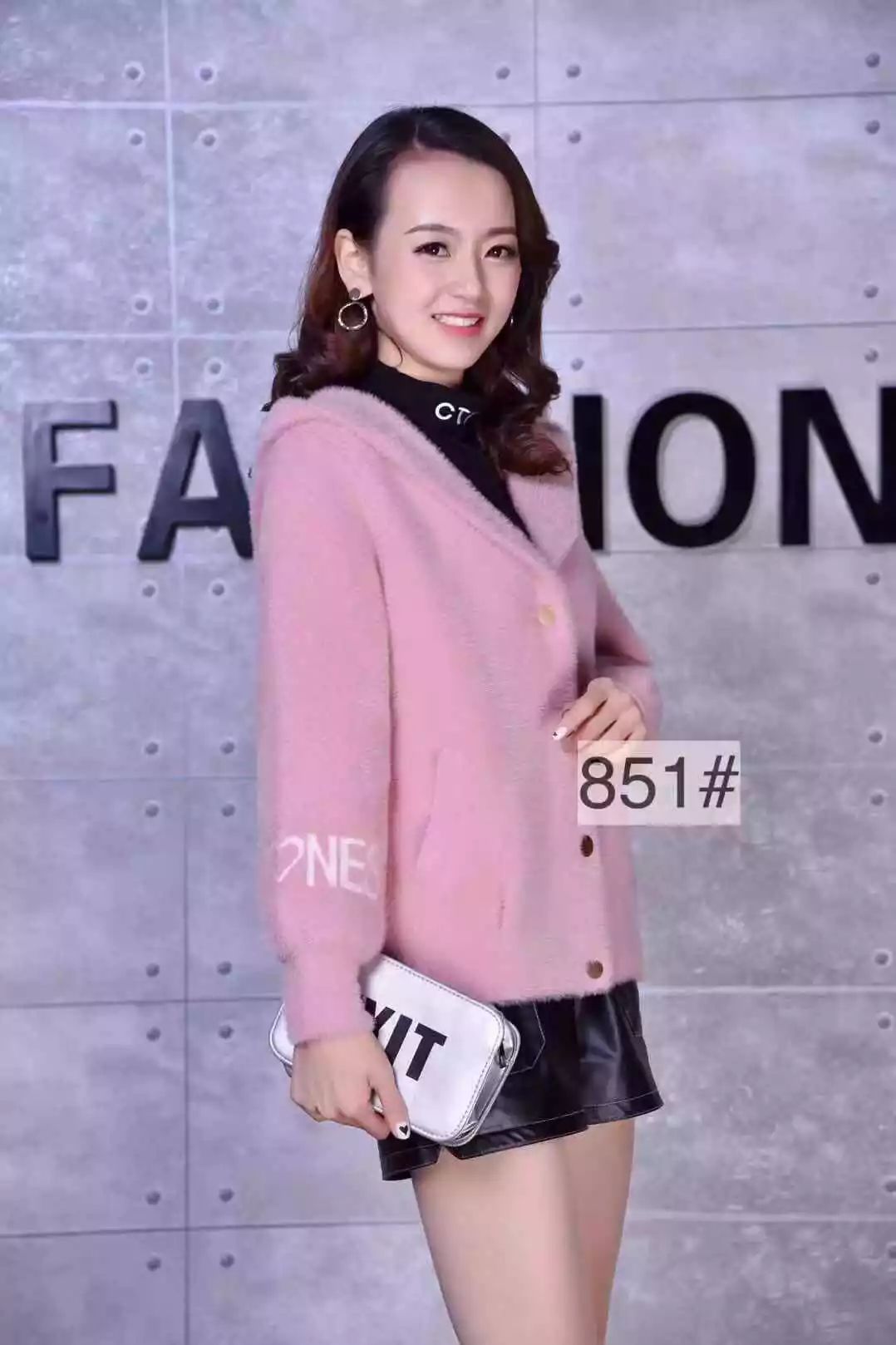 松江大型双面羊绒大衣厂家特卖会，10月24号盛大开业！