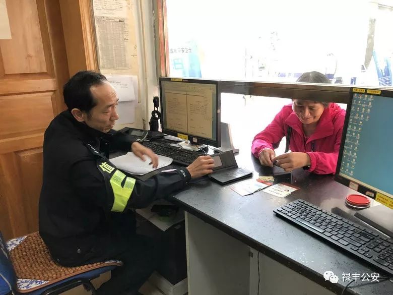 捡到钱包拾金不昧的精神怎么表扬,钱包丢失半个月被好心人拾金不昧