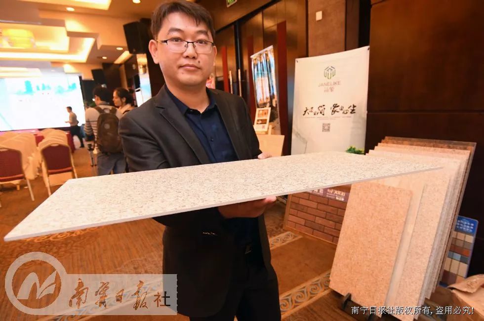 政府搭台聚企业唱戏,政府搭台企业唱戏下一句