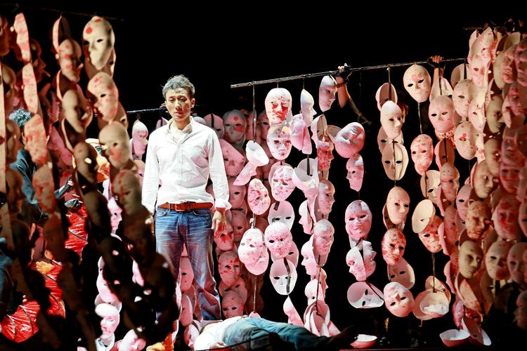 导演王翀：如果纯粹是为了消遣，戏剧之外有太多别的行业可以选择｜乌镇戏剧节