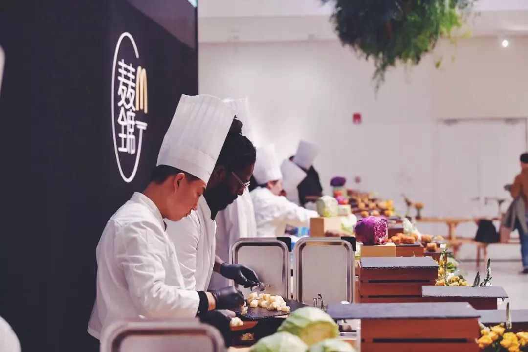 麦当劳变绿了怎么回事,麦当劳绿牌子