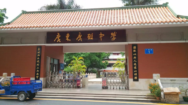 住在西村的人，根本不用煮饭……