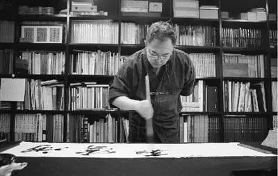 “皇阿玛”张铁林豪宅曝光，一屋子的收藏品究竟价值几何？