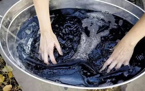 全棉裤子洗了掉色怎么恢复,黑裤子掉色怎么处理不让它掉色