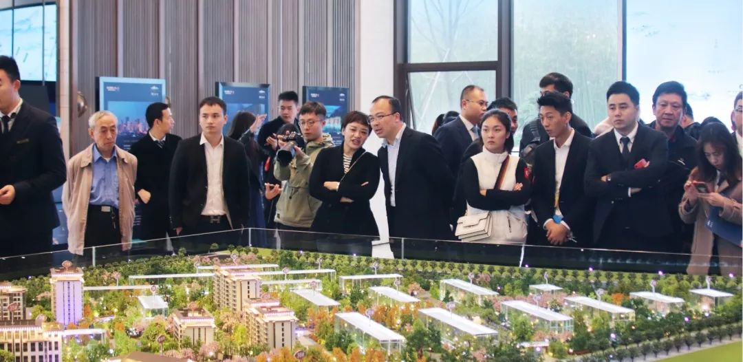 十月芳华，惊艳绽放丨峨眉·见山府冠领峨眉