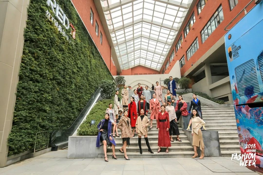 戳进来｜除了黄鹤楼和鸭脖子，这座城市竟然还有时装周这个大IP？