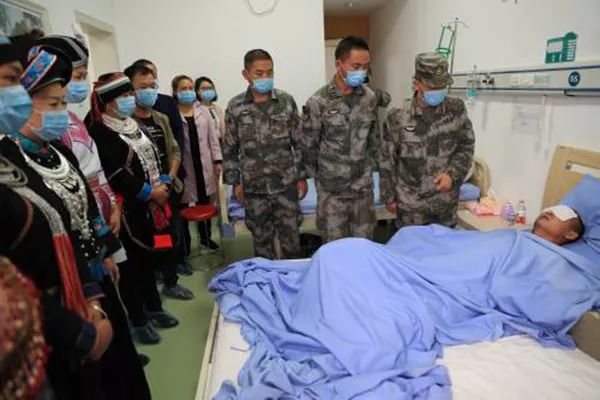 27岁战士排雷遇爆炸失去双手双腿,27岁战士排爆遇爆炸