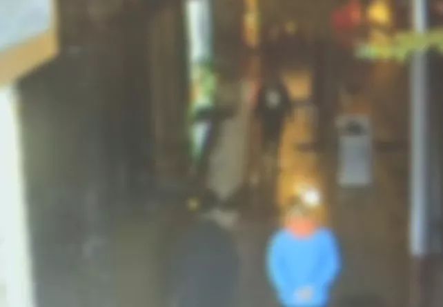 女子深夜订了一份外卖,女子前一晚上订了一份外卖