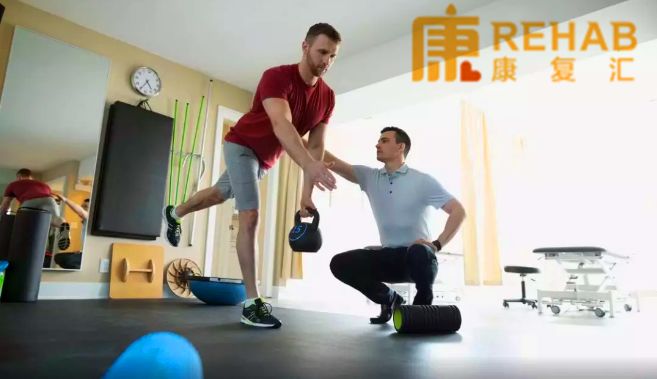 右侧腰扭伤自我康复动作,腰闪后怎样做康复训练