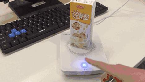 跟女神说一万句“多喝热水”，也比不上这个恒温暖杯垫！玻璃杯、瓷杯、不锈钢、牛奶盒都能使用