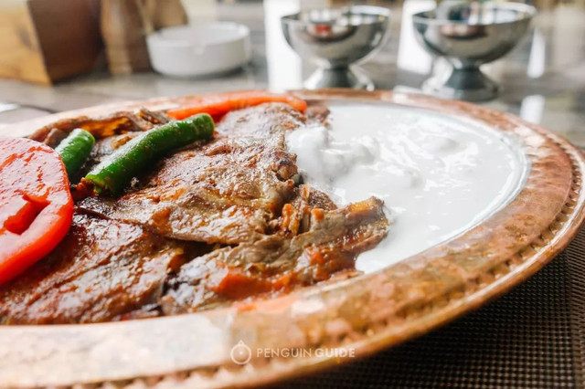 在这个魔幻的江南小城里,来一场烤肉和大饼的狂欢!