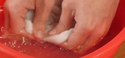 毛衣起球怎么能把球清理干净,毛衣起球不用急用它擦一擦