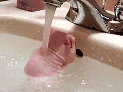 丝巾新系法这样穿美出新高度,秋冬细窄条丝巾的系法大全