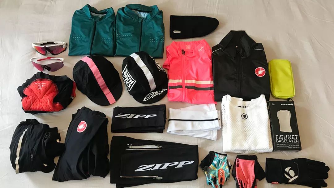 除了不可描述,夫妻出门比赛都带些啥?