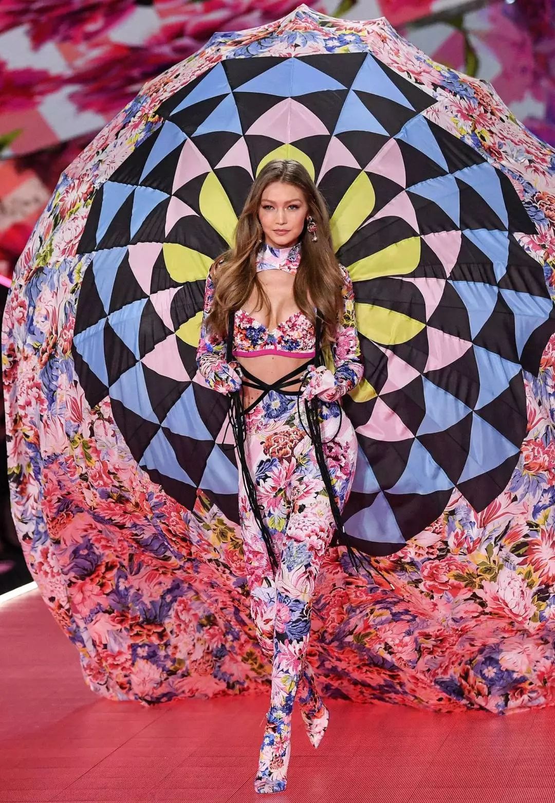 解放中国女人的胸部，从抛弃维密开始