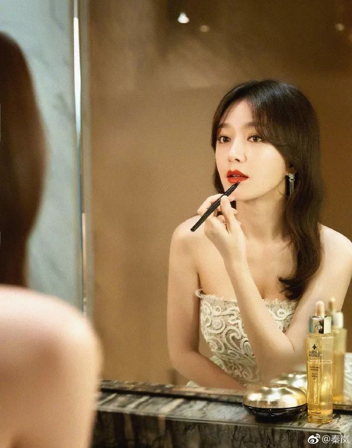 白月光女神秦岚穿搭,秦岚白月光茉莉花