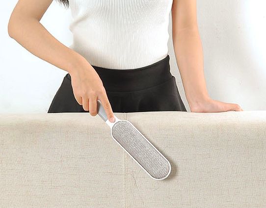 冬天衣服上都是恶心的粘毛？用这款去毛神器，轻松吸一吸，1秒扫走毛发，3秒去静电！