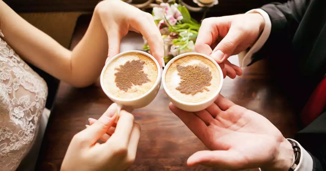 呵呵！温哥华中国留学生自述被三个“干爹”*养包**：“我们只是在恋爱而已”