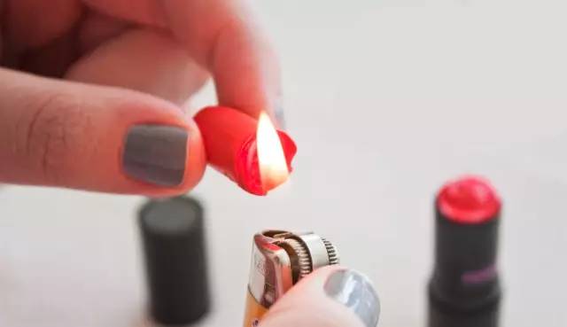 口红断了怎么办一招教你恢复完整,口红断了怎么办小妙招视频