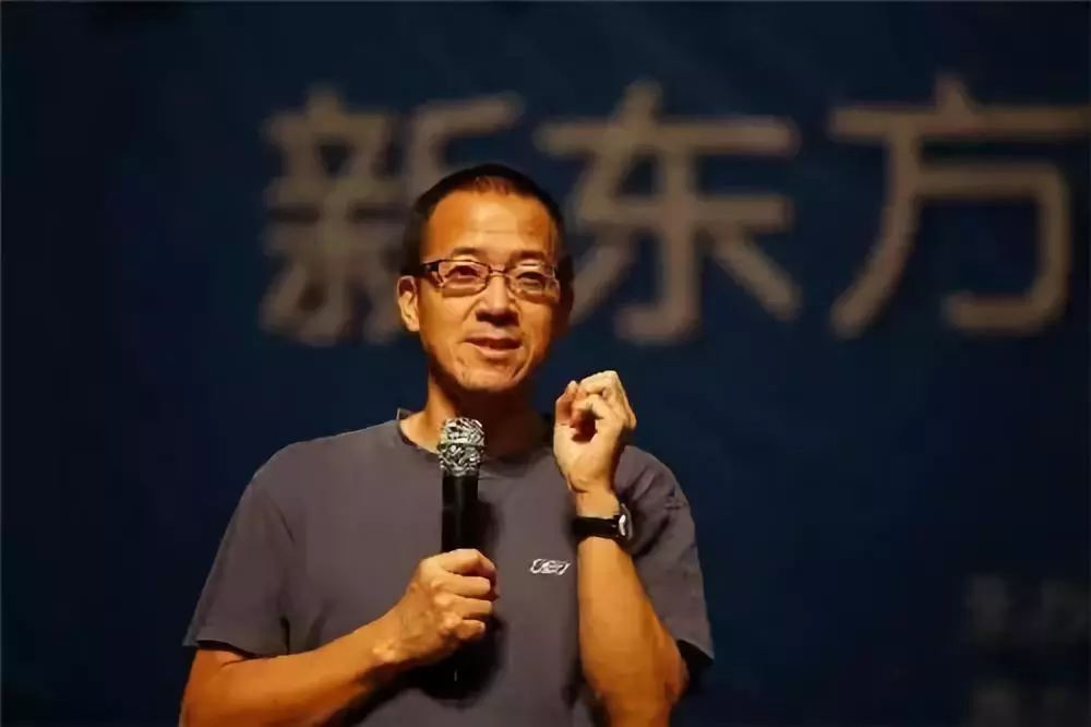 余生不长和谁同行,余生不长要和在乎你的人在一起