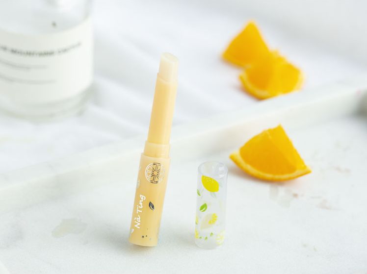 风靡泰国，男女必备的打啵神器，这支润唇膏涂一次等于敷10次唇膜