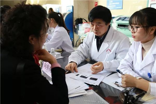 上海瑞金医院开展联合义诊，大理这两个地方火爆了！