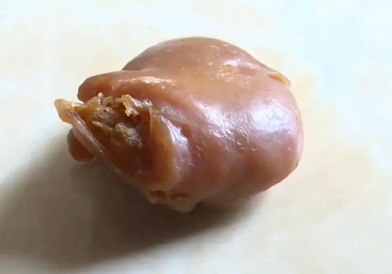 女子杀鸡取出400万,女子杀鸡得上亿元鸡宝