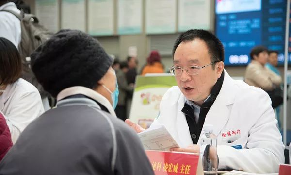 内分泌科联合徐州市糖尿病研究会开展“联合国糖尿病日”大型宣传义诊活动