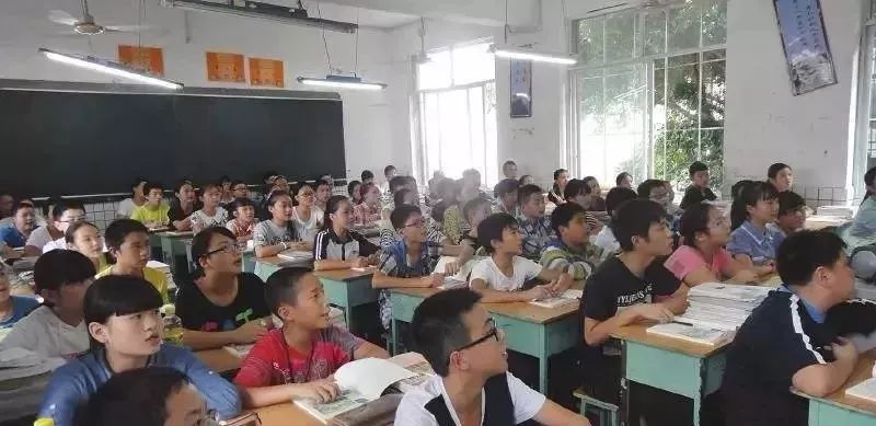 热点｜泪目！挤破头进的燕郊某小学！竟如此不堪……