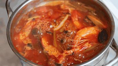 集渔冬阴功小龙虾自助,99元套餐活虾现做小龙虾送上门