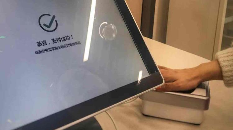 11.23｜周到晨报：巴黎春天不打烊启动！VIP专场十倍积分，换券队伍排出超百米