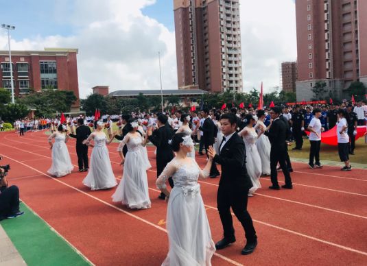 观澜湖华侨中学校园,海口市华侨中学观澜湖学校国标舞