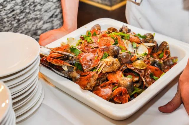 ¥238/位——“爱尔兰生蚝+15种海鲜”畅吃,还送波龙!乐队表演周末哈根达斯!这家希尔顿旗下酒店颠覆吃货想象!