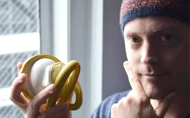 最有趣的扯蛋神器,国外小哥碎蛋神器