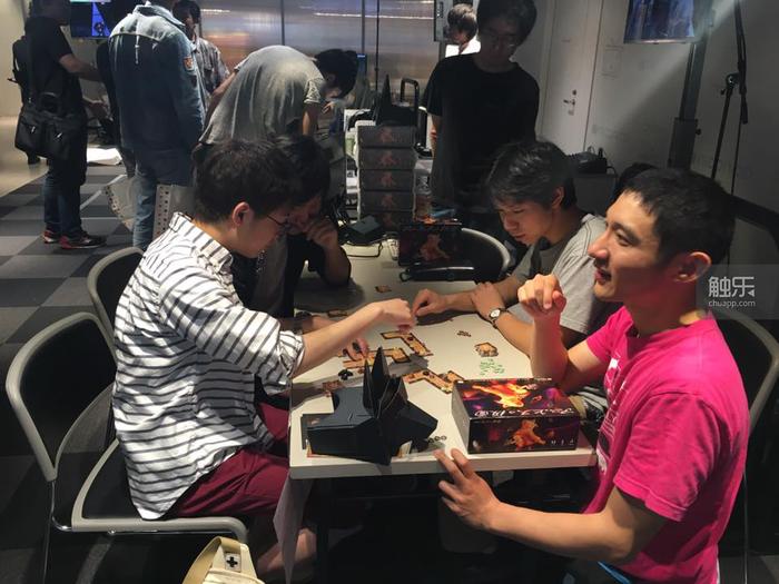 都是让玩法突破次元壁，《嘛逗离咔-魔法房租-》比前辈们走得更远