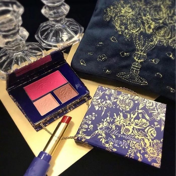 圣诞“妆”点亮平安夜