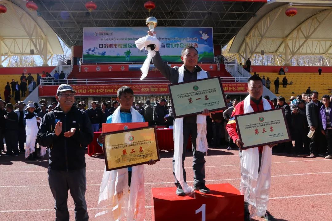 世界屋脊上的孩子将去上海圆他们的足球梦