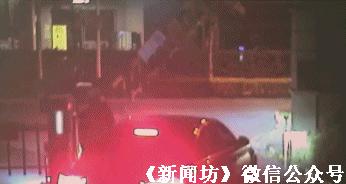 今朝上海|外卖点了3杯喜茶,结果喝出“套套”,门店、饿了么均称:不是我干的!