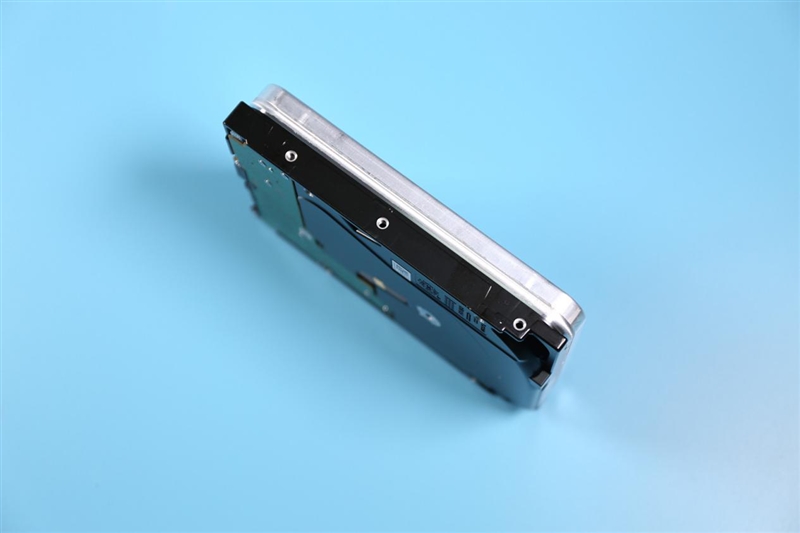 开箱希捷酷狼硬盘,希捷银河氦气14t机械硬盘