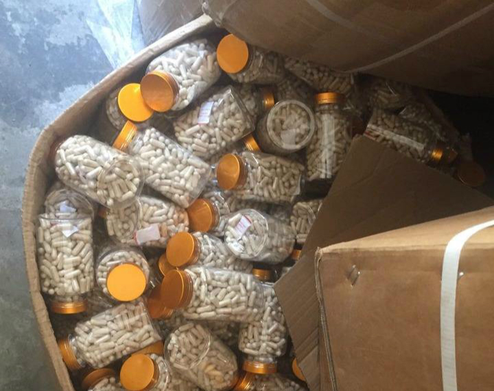 伪装成保健品新型毒品被海关查获,违禁药材草本